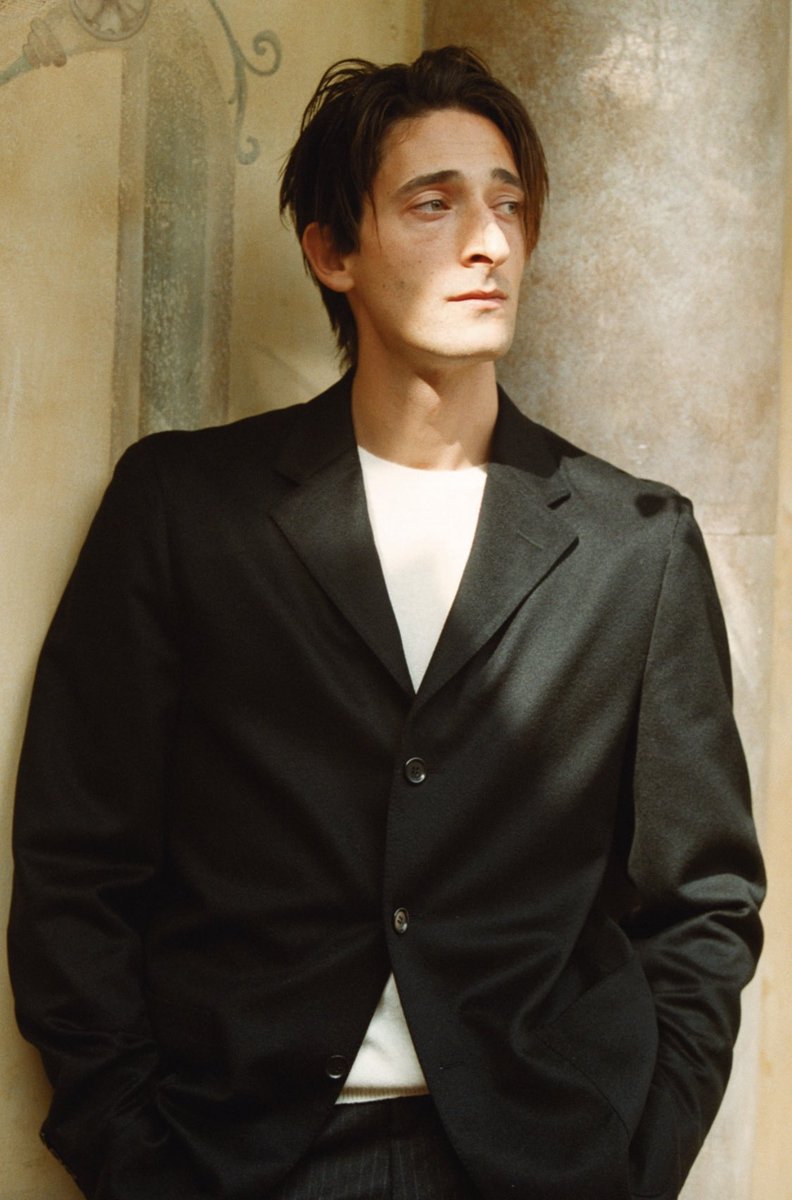 ガリかと思わせておいて腹筋バキバキです