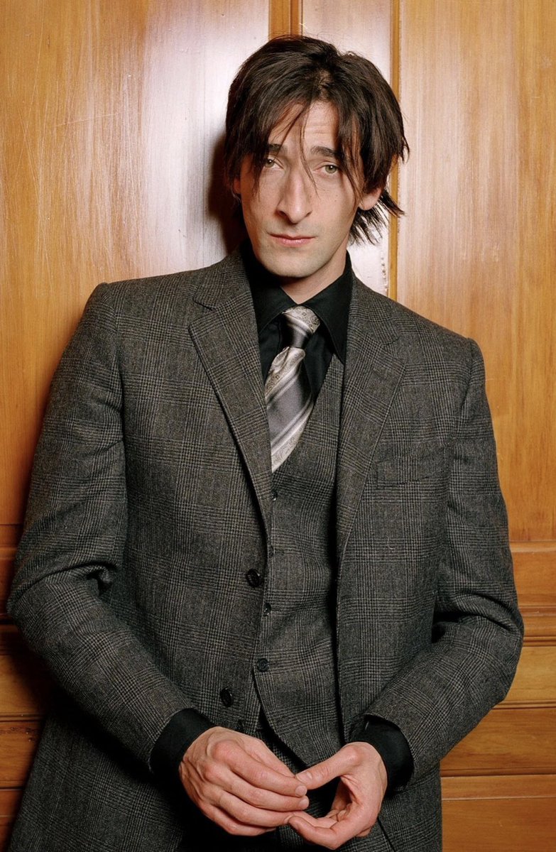 ガリかと思わせておいて腹筋バキバキです