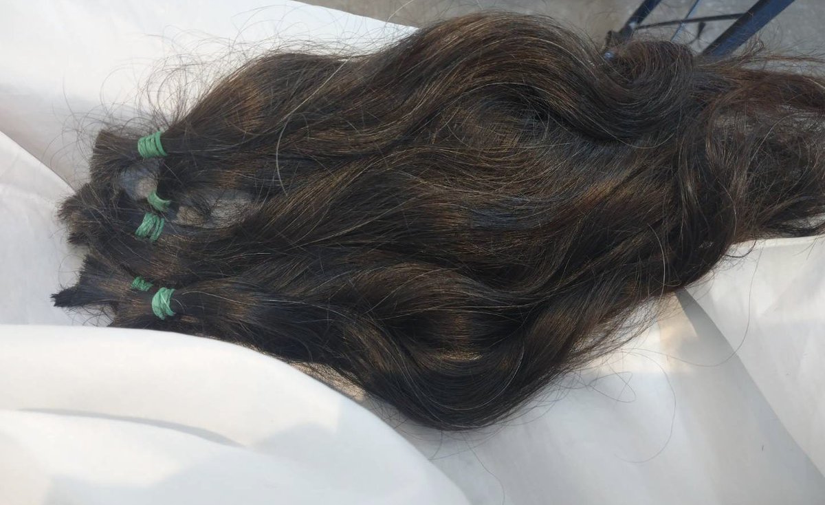 イケメンでもスリムでもない中年の弟が突然髪を伸ばし始め、複雑でした