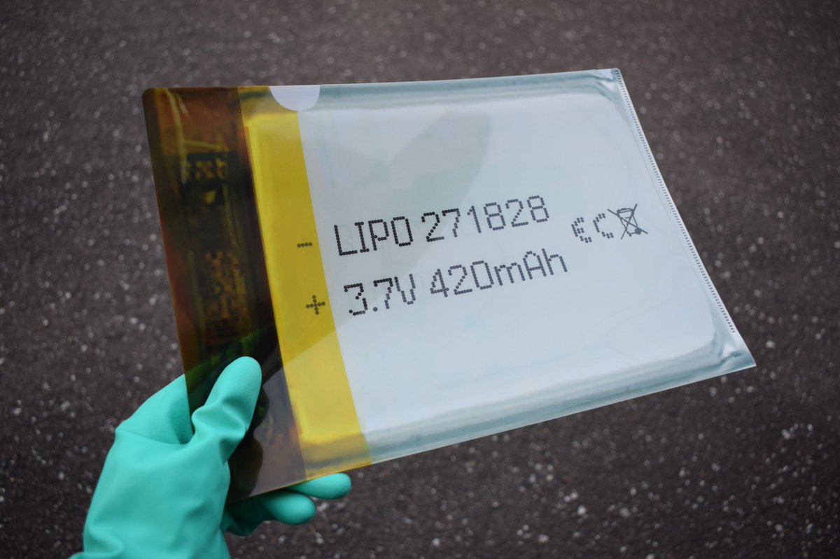 書類を入れれば入れるほど不穏になるクリアファイルできた 