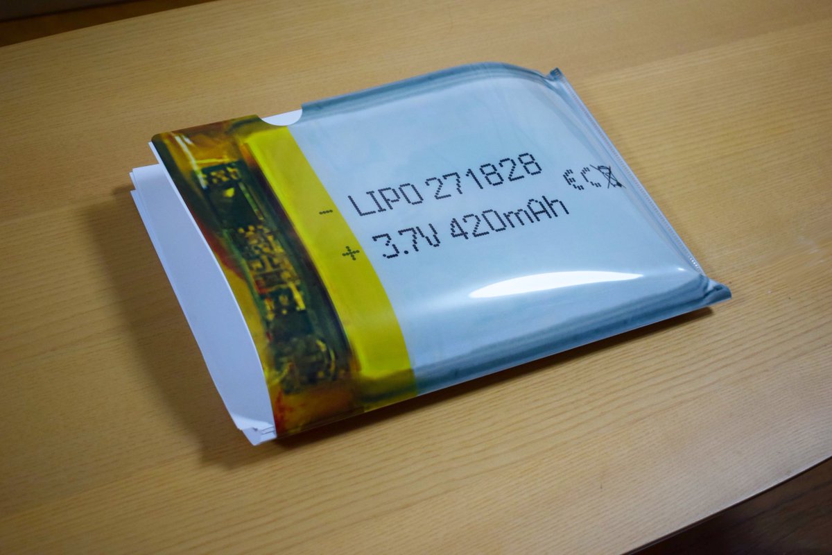 書類を入れれば入れるほど不穏になるクリアファイルできた 