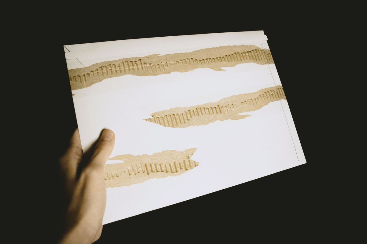 【本日から】 「貼れば貼るほど破れるテープ」完成しました