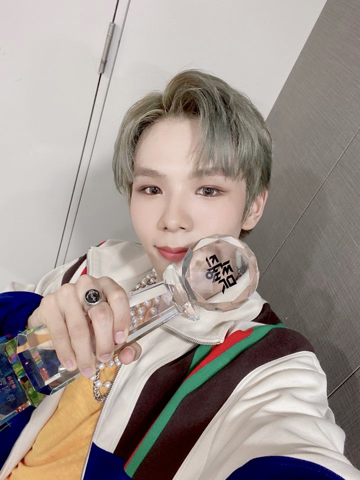 우리 시즈니~‼︎ 오늘도 1위 했어요🥳🏆 make a wish에게 많은 사랑을 해줘서 너무 너무 고마워요😭 저도 앞으로도 NCT의 힘이 될수있도록 열심히 할테니까 응원해주세요~‼︎ 1位🏆🏆たくさんの応援、本当にありがとうございます😊 #SHOTARO #MakeAWish #MakeAWish3rdWin #NCT #NCTU #뮤직뱅크