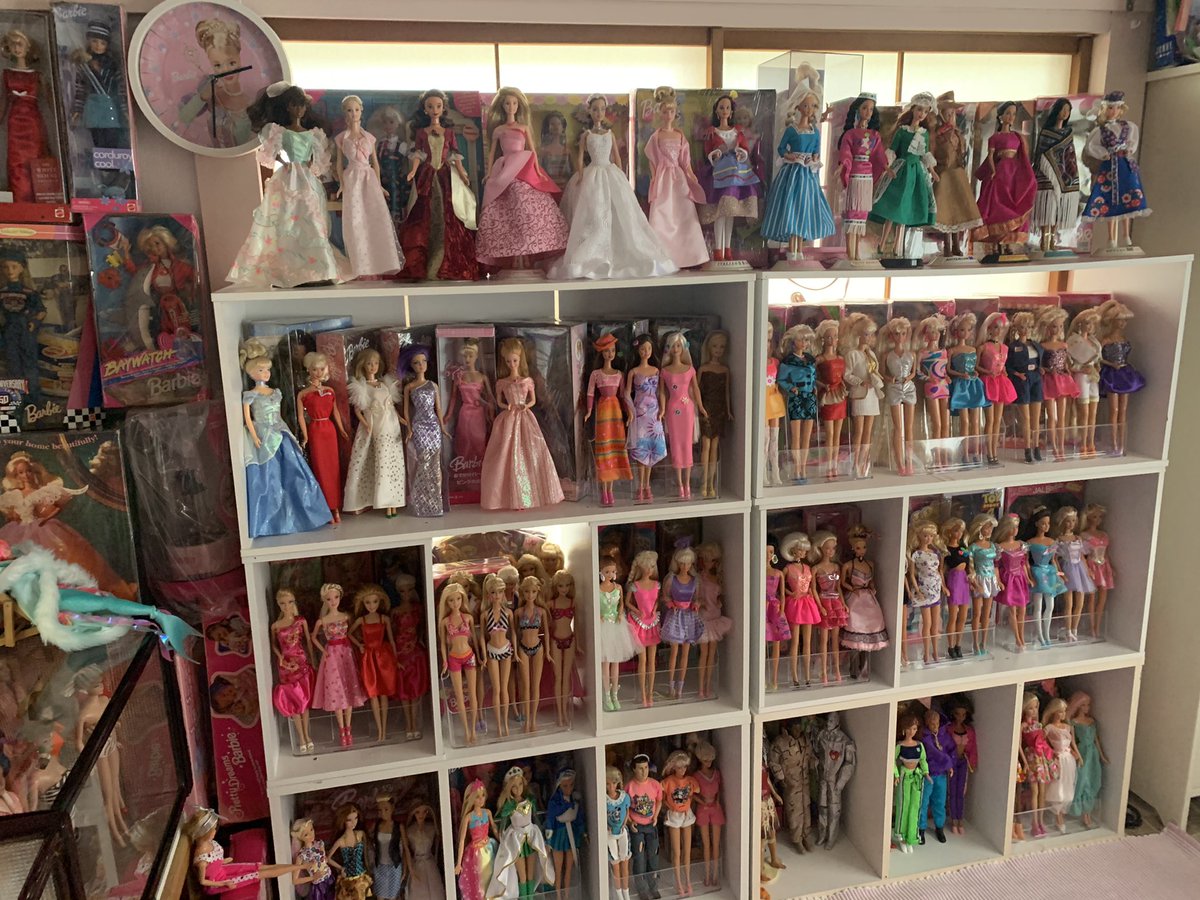 ゴールデンウィーク中部屋見ないでねって鶴みたいな事母に言われてたんだよね  さっき呼ばれてみたらこんなんなってた 母の長年の夢が叶ったみたいで良かった  Twitterに載せてって言われたので載せるね、祝ってあげてくだせぇ… 