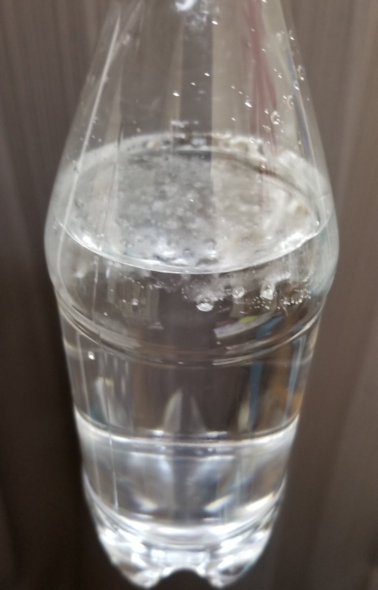 〜今朝我が家で起こったこと〜 ・水道が凍る ・食洗機が凍る ・窓が凍る ・室内が-5℃以下に ・室内の炭酸水が凍る ・寒すぎてハァンヒーターが点かない ・寒すぎて洗濯機の洗濯物が乾燥しない ・ハァンヒーター10分稼働してようやく室内温度1℃ ・充電してたスマホが「寒すぎ」と音を上げる