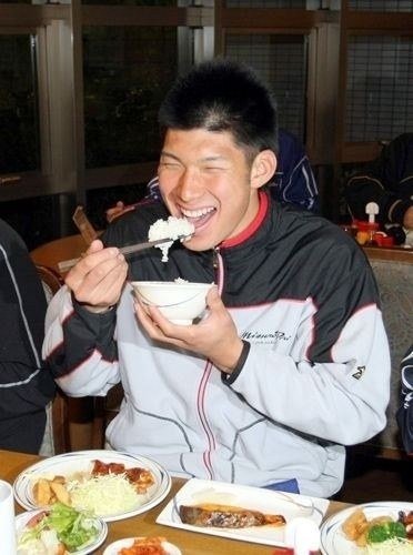 こんな純朴な野球少年が、所属球団が変わっただけでこんな球界を代表するセクシー番長になるんだぜ