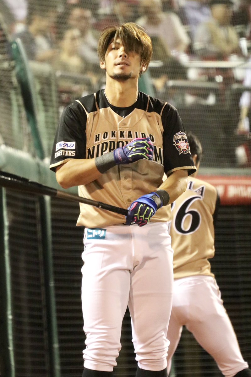 こんな純朴な野球少年が、所属球団が変わっただけでこんな球界を代表するセクシー番長になるんだぜ