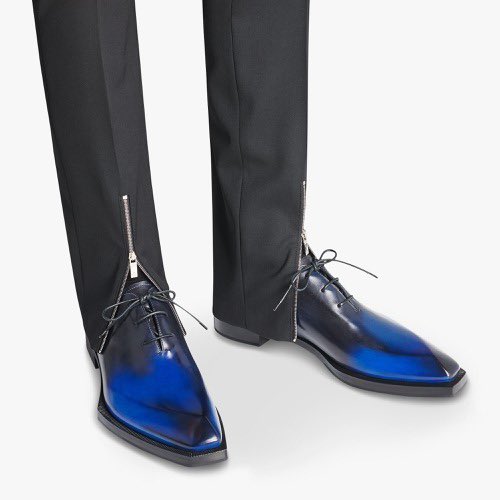   シンプルなレースアップだけど爪先がカッコよくて青みがかった黒の手染め ベルルッティの36万 