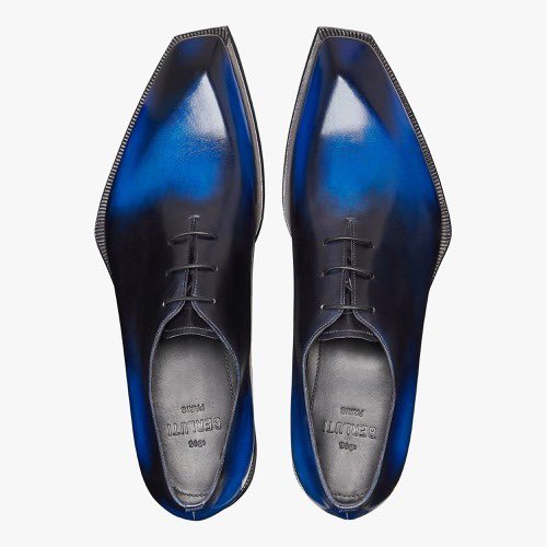   シンプルなレースアップだけど爪先がカッコよくて青みがかった黒の手染め ベルルッティの36万 