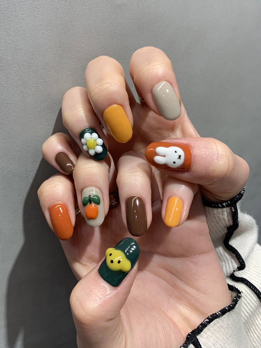 ネイル………ちょっと………かわいすぎて………みなさん見てください……… 