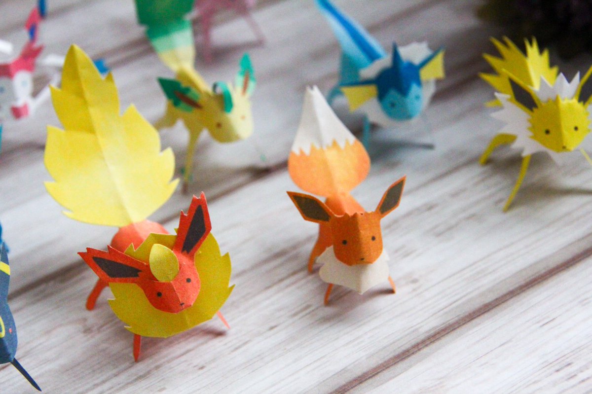 ハサミで切ると立体にできる、ブイズのポストカード作ってみました。 