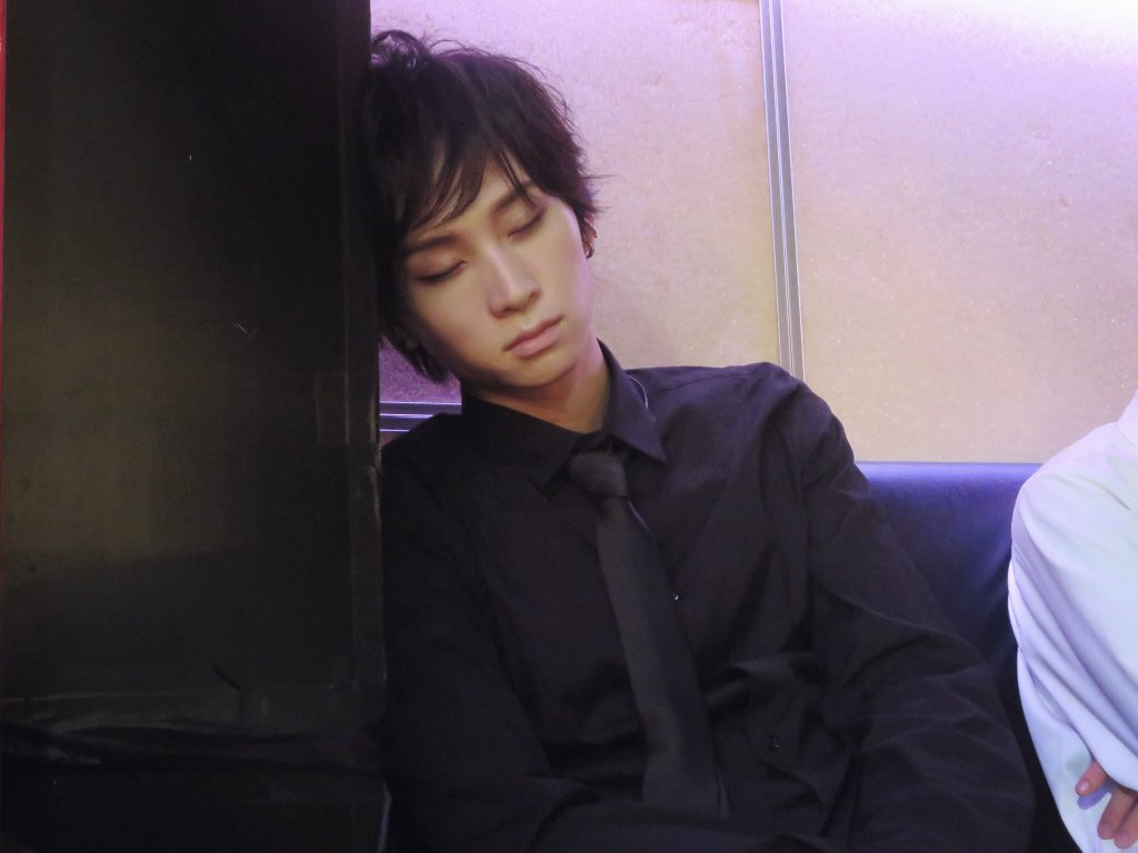 ＼明日放送‼️／  ドラマ #貴族誕生 第４話は明日深夜放送‼️  今回はとてもハードな 撮影スケジュールだったので💦 空き時間には