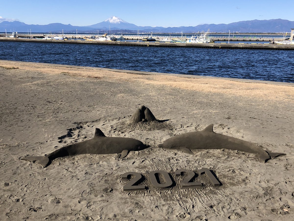 江ノ島に砂アートガチ勢舞い降りてた 