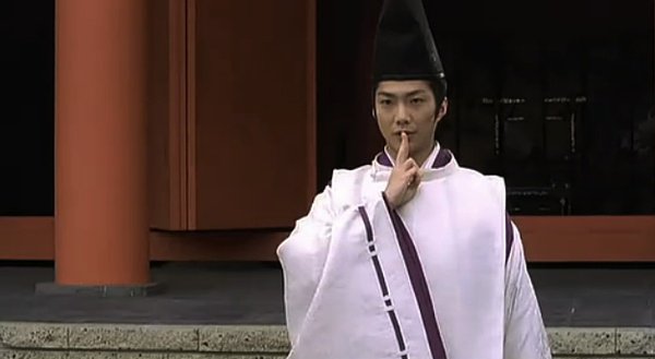 昨日なぜか野村萬斎さんの話が出て思い出したんだけど､同年代もしくはそれ以上の方なら伝わると思う野村萬斎さんの安倍晴明は「安倍晴明全然知らんし見たことないけど絶対こんな感じ」がやばいんですよ｡もはや本物(?)ミステリアスと色気の化身｡イケおじ｡映画また観たくなってきた 