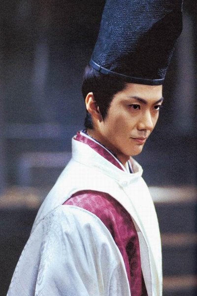 昨日なぜか野村萬斎さんの話が出て思い出したんだけど､同年代もしくはそれ以上の方なら伝わると思う野村萬斎さんの安倍晴明は「安倍晴明全然知らんし見たことないけど絶対こんな感じ」がやばいんですよ｡もはや本物(?)ミステリアスと色気の化身｡イケおじ｡映画また観たくなってきた 