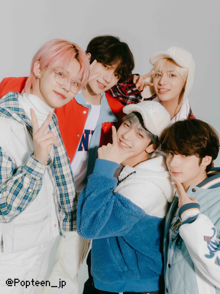 韓国のボーイズグループ TOMORROW X TOGETHERが Popteen12月号にカムバック💗 3月号ぶり、2回目の登場です🥺 今回は、メンバーに近況や10月26日発売のニューアルバムについてオンラインでインタビュー😙🇰🇷 TOMORROW X TOGETHERのA3両面ポスターつき