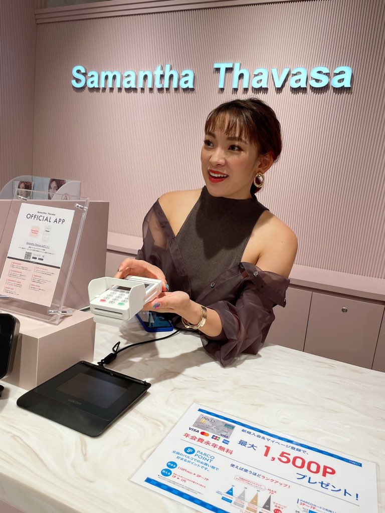 サマンサ店員になったフワちゃん、めっちゃ綺麗 