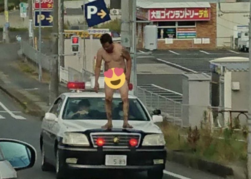 茨城県大洗町全裸男パトカーに乗る。 