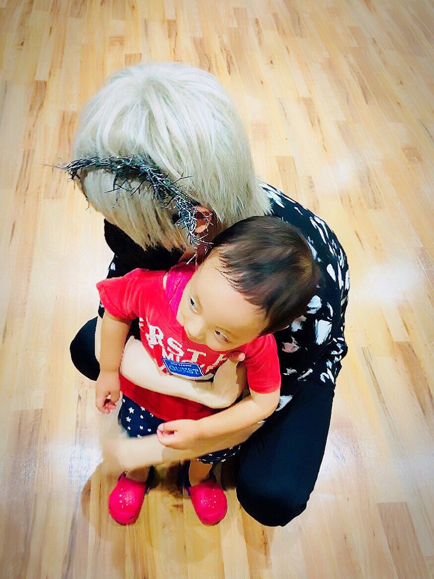 ひきフェスの後にギューしてくれたまふくん✨ 2歳10ヶ月ではこのとてつもない幸せを全く理解して無さそうので、いつかこの写真の出来事を見て発狂する日が来たら、お父さんもついでに凄いって思って貰えます様に、、、🙏 