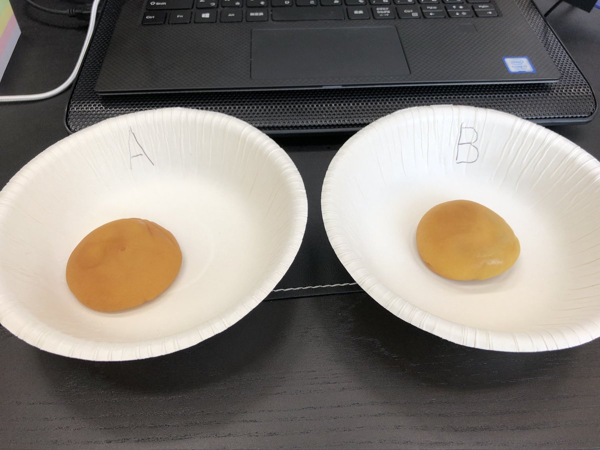 同僚から急に「通りもん」と「ジェネリック通りもんことセブンのミルクあんまん」の食べ比べの挑戦を受けた、、、 福岡県民としての格が問われる重大なこのテスト、なんとか合格できた