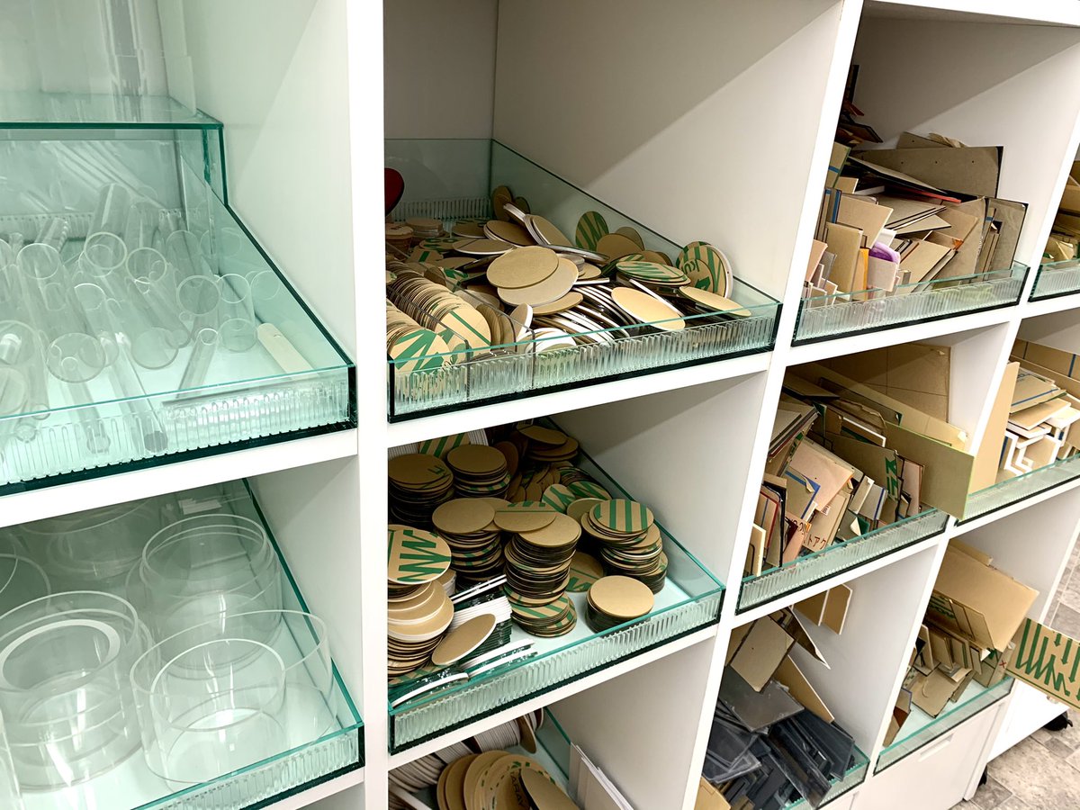 東京の葛飾立石に「はざいや」というアクリル材専門店があってな、脅威の計り売りで超絶激安