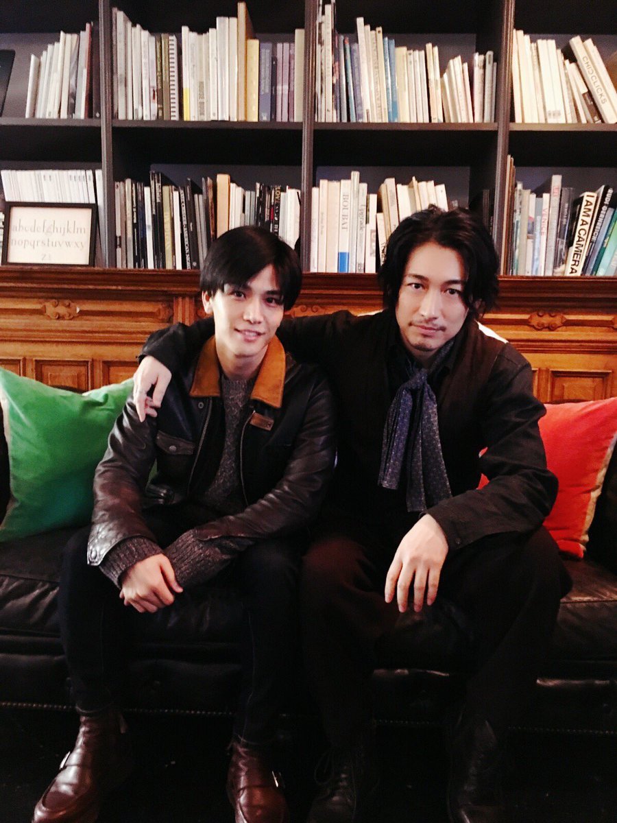 『監察医 #朝顔』のあとは… いよいよ『#シャーロック』 が10月7日(月)よる9時から始まります🕵️‍♂️👨‍⚕️👮‍♂️  今宵はご挨拶と共に、獅子雄と若宮のオフショットを皆様の元へ…🤲🌈 これからどうぞ宜しくお願いします✨ #ディーン・フジオカ  #岩田剛典  #フジテレビ  #月9  #お待たせしました 🤗 