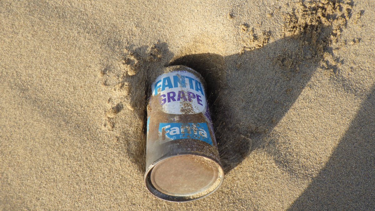  「ファンタグレープ」の初代デザイン(1970年代)だと思います