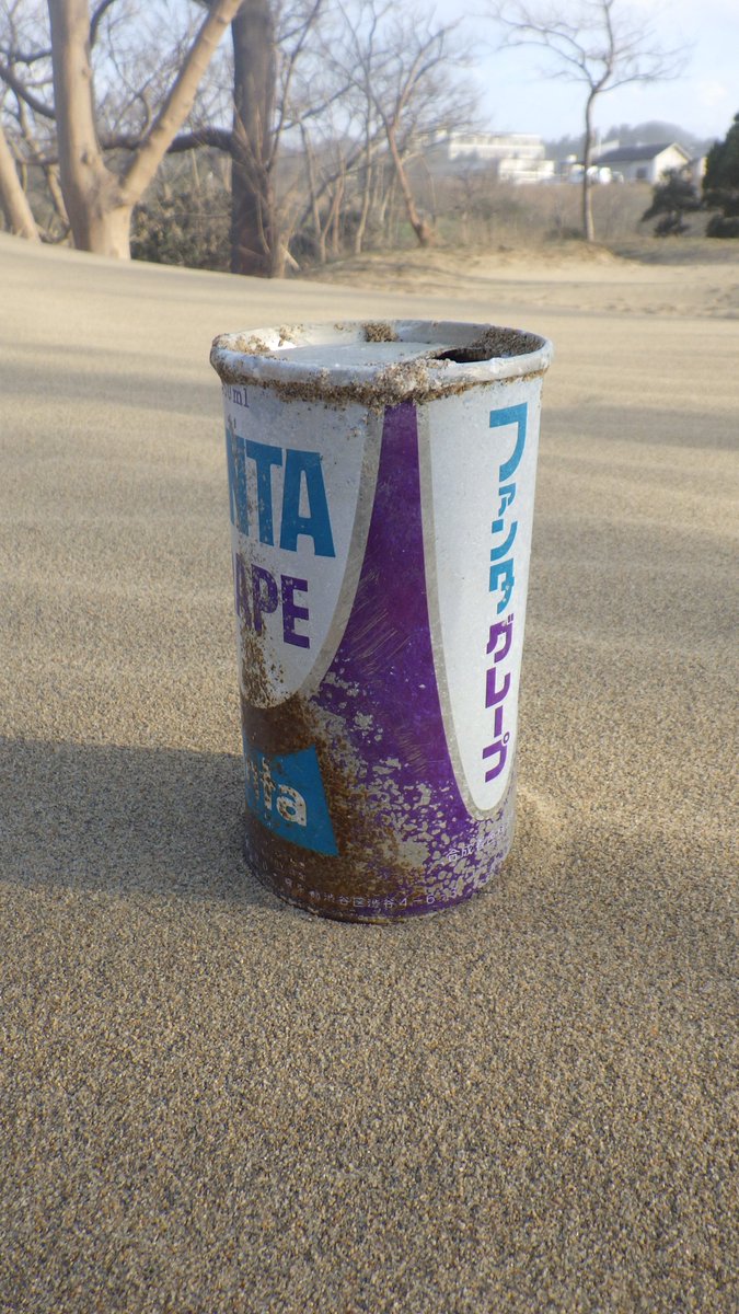  「ファンタグレープ」の初代デザイン(1970年代)だと思います