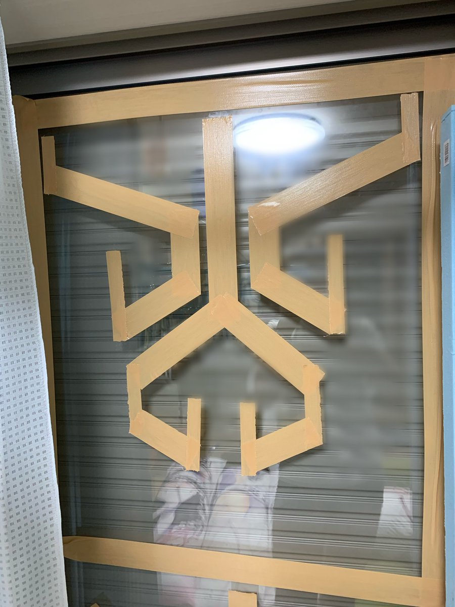 窓ガラス絶対割れない最強のテープ貼り方 