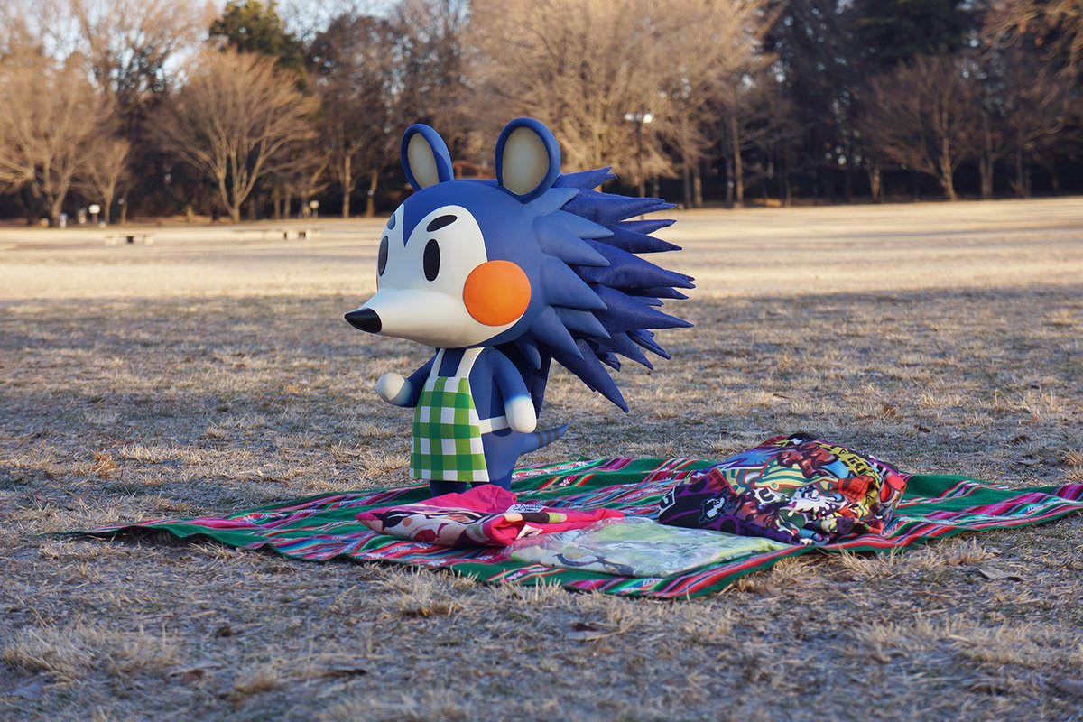 どうぶつの森エイブルシスターズの三女きぬよさんを特大スケールでつくりました 本体は石粉粘土、後頭部のトゲはフェルトで作ってあります 身長は約56cmほど 製作期間はコツコツつくって約5ヶ月ほどかかりました トゲをつくるのがなかなか大変でした　これで島の中でも外でも仕立て屋さんができました 