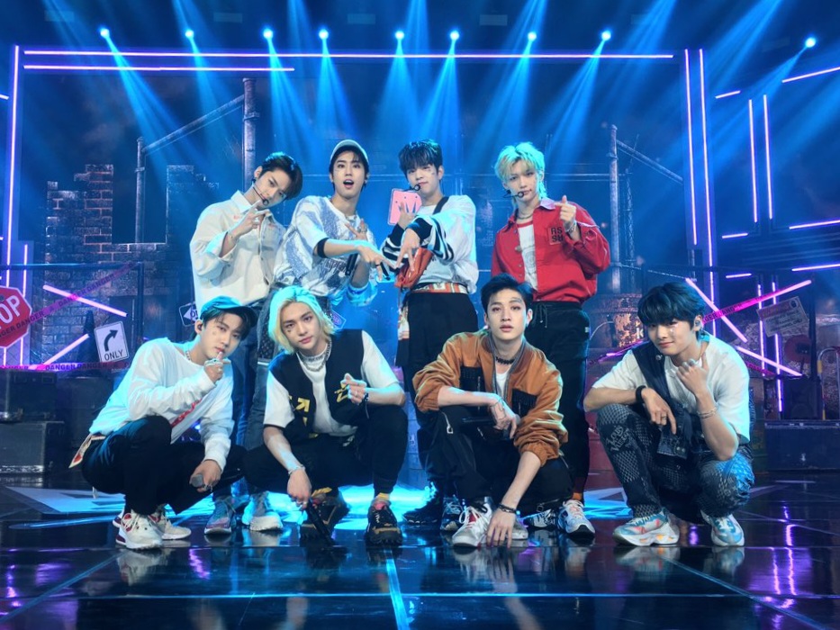 STAYの皆さん❣️ 「Music Station」での「ALL IN」と「バズリズム02」での「Back Door -Japanese ver.-」のパフォーマンスはいかがでしたか