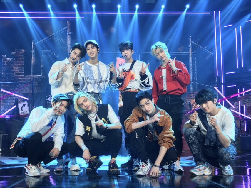 STAYの皆さん❣️ 「Music Station」での「ALL IN」と「バズリズム02」での「Back Door -Japanese ver.-」のパフォーマンスはいかがでしたか