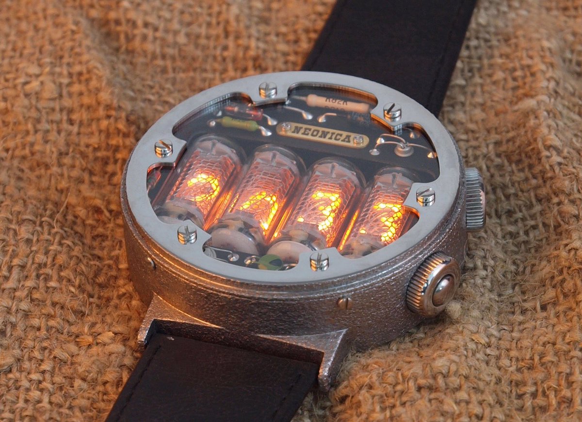 ニキシー管の腕時計、やっぱカッケーな 