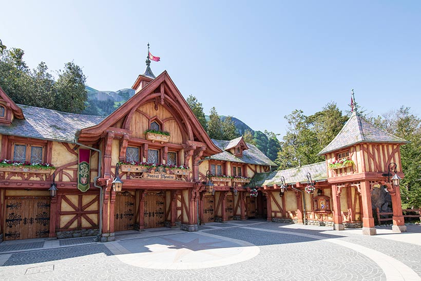  ゲストの皆さまとキャストの健康と安全のための対策を施して「ミッキーのマジカルミュージックワールド」を公演いたします