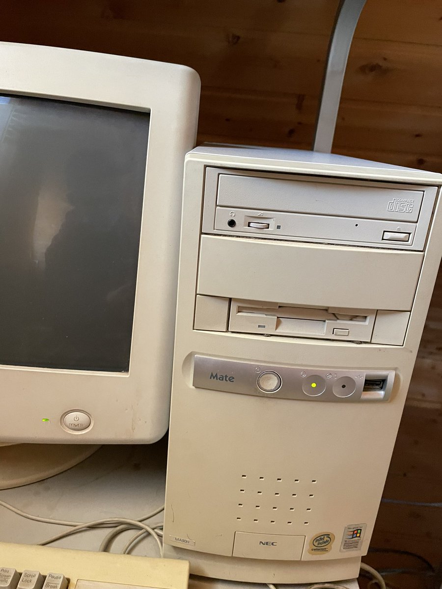 自動車学校に合宿で来てて、パソコン使って良いみたいだからどんなのか見てみたら想像の斜め上を行った