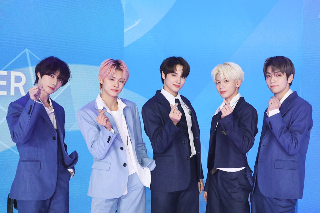 #バズリズム 👀 夜中で眠かったのに目覚ましてくれるパフォーマンスクラス🕺もう眠れない😭 #TOMORROW_X_TOGETHER と書いて爽やかと読ませて頂きます💙 #5時53分の空で見つけた君と僕 #STILL_DREAMING #さわやかかっこういいかわいい全部TXT #TXT