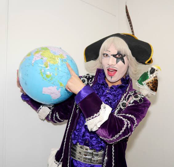 磐城高校OBのゴー☆ジャスは吹奏楽部でトロンボーン吹いてたけど3年生になるときに辞める予定であると部員にバレて副部長を任されることになり最後まで続けた結果全国大会で銀賞を受賞している(磐城は吹奏楽めちゃ有名) ちなみにそのとき演奏したのが「この地球🌏を神と崇める」という曲