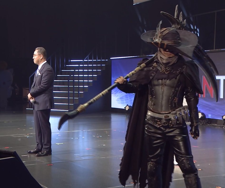 左から順にスクエニの社長、取締役、部長 