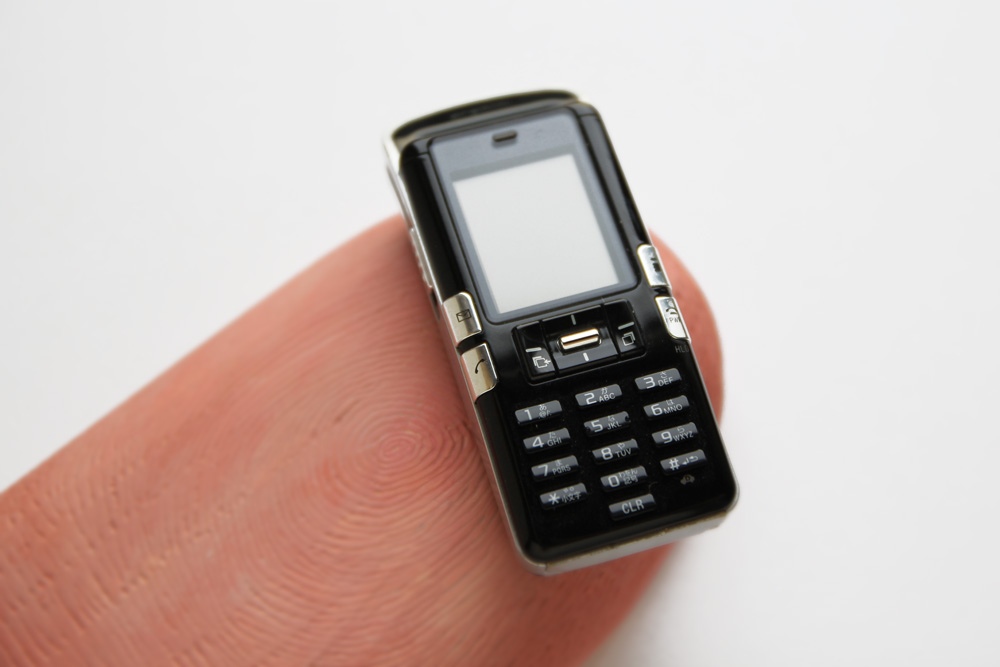  この指にそこら辺のモノを乗せると簡単にミニチュア風の写真が撮れます