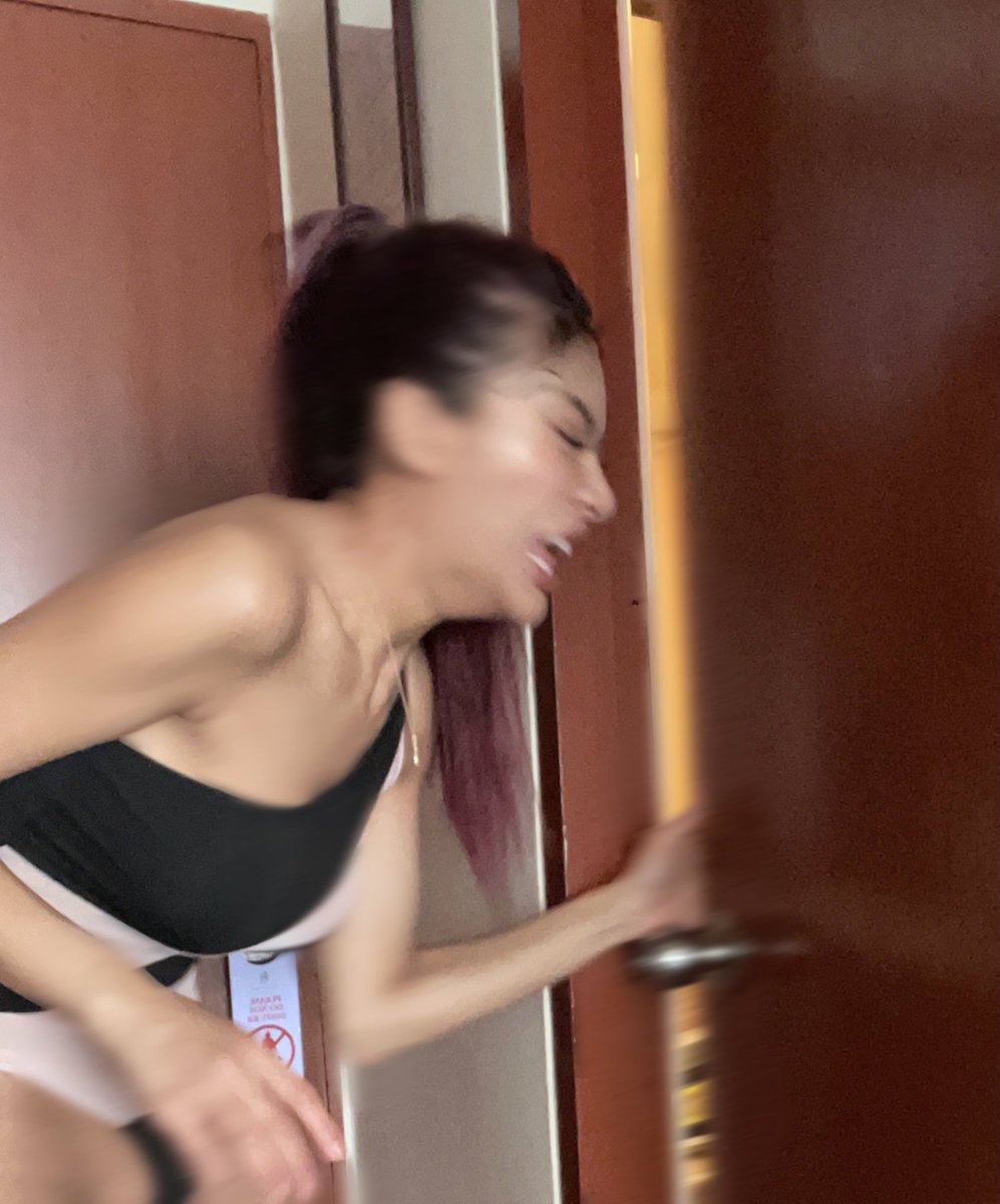 話が長すぎて中々トイレ行けない時  VS   トイレに抜けられた瞬間