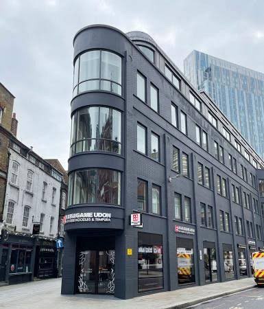 ロンドンにできた丸亀製麺、なんか既視感感じるなと思ってたけど、これジョン・ウィックのコンチネンタルホテルだな… 