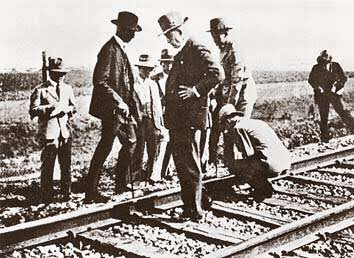 オタクは線路を見つけるとすぐリットン調査団をする 