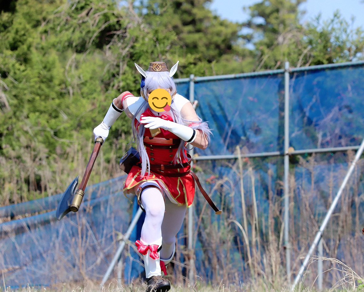 これはトレーナーと一緒に仲良くランニングをするゴルシです 