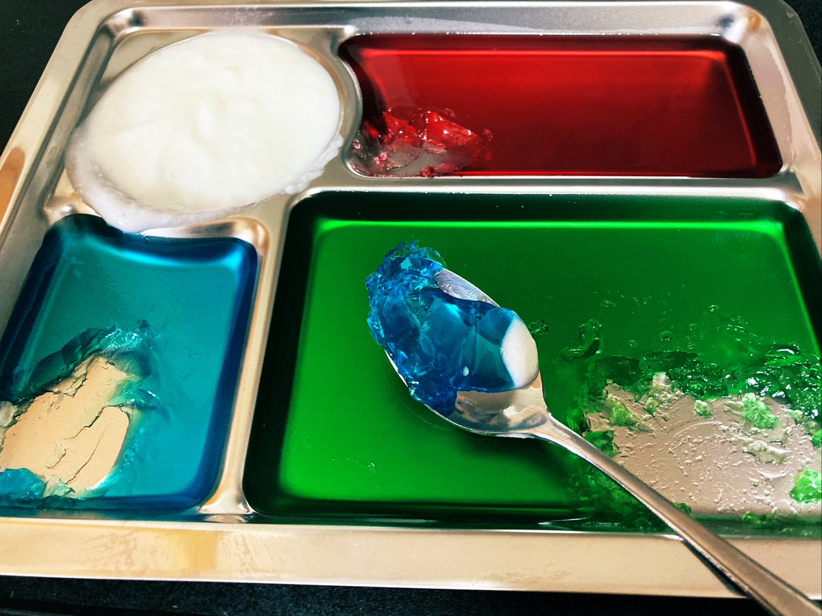  形容し難い苦味と酸味が口内にこびりつき、ひどく咽せた