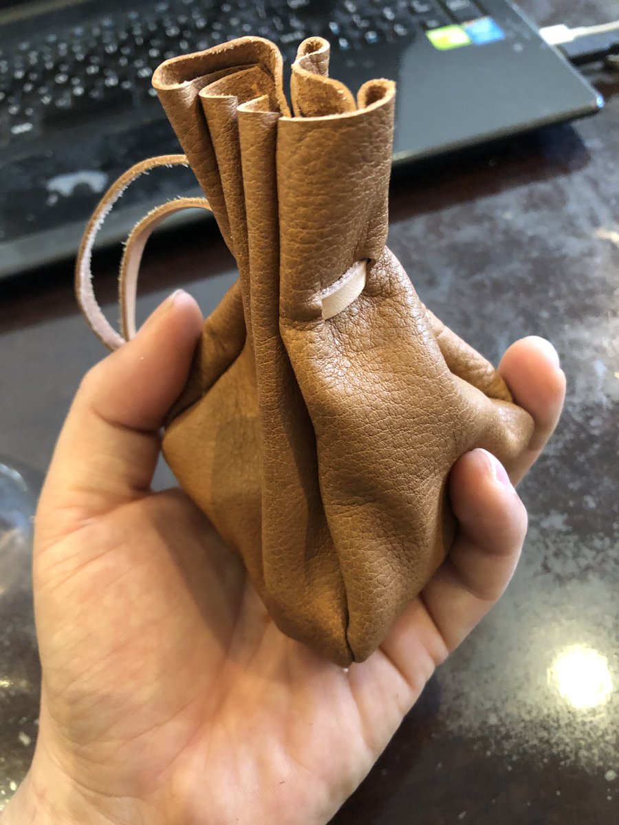 今日のコミティア、いい本もたくさん買えたけど、一番の収穫はこの皮袋