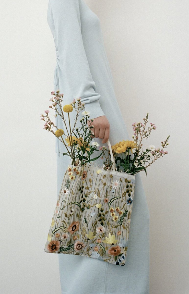 ZARAの刺繍トート、透け感が春夏っぽくて可愛いな💐✨ 
