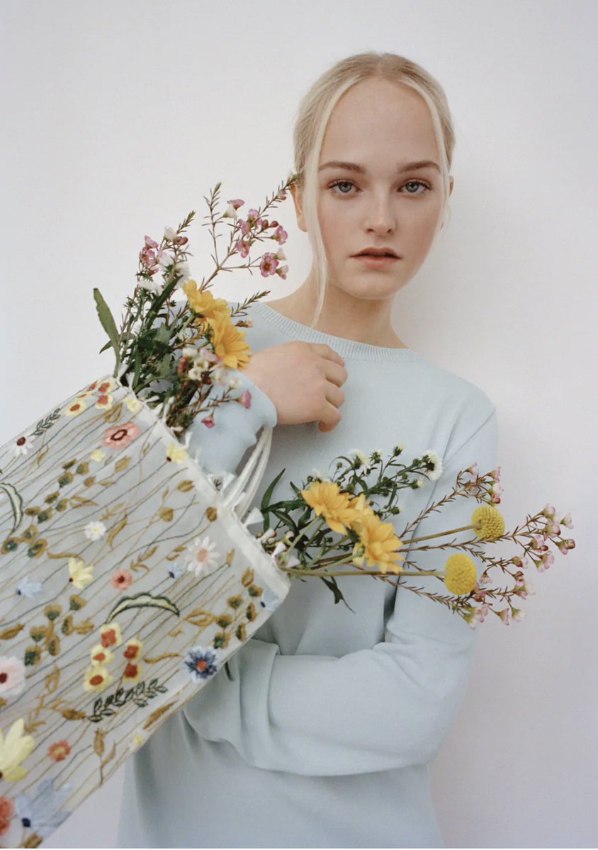 ZARAの刺繍トート、透け感が春夏っぽくて可愛いな💐✨ 