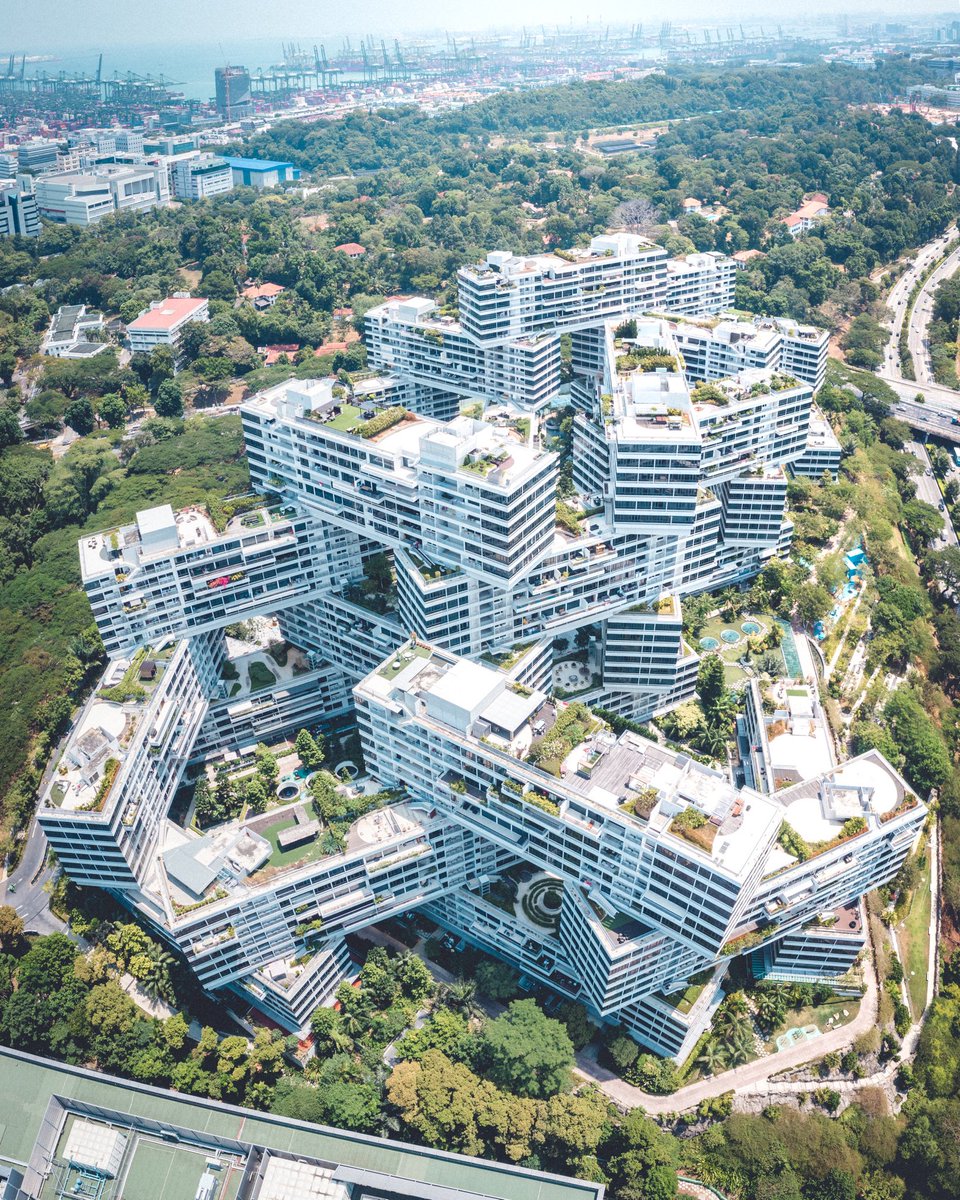 どう見ても合成にしか見えないが 合成ではない団地。 