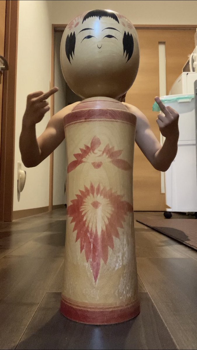 こけしに腕を生やす遊び。 