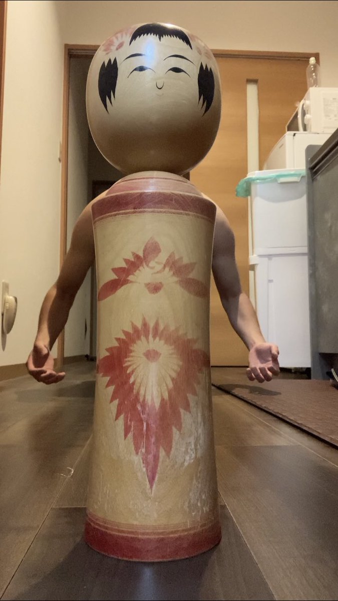 こけしに腕を生やす遊び。 